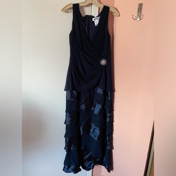 NWOT Women’s Formal Dress - Picture 1 of 8